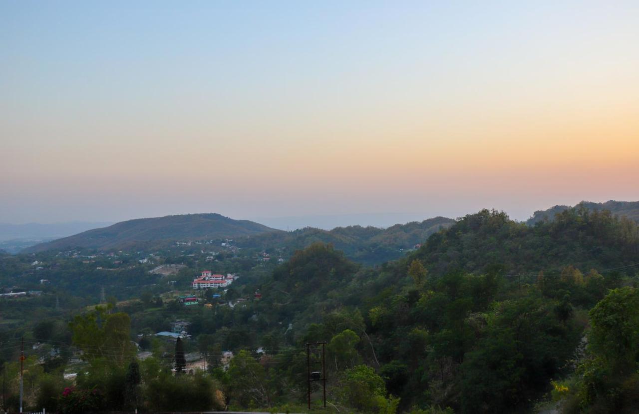 Saffronstays Mystic Homes, דהראדון מראה חיצוני תמונה